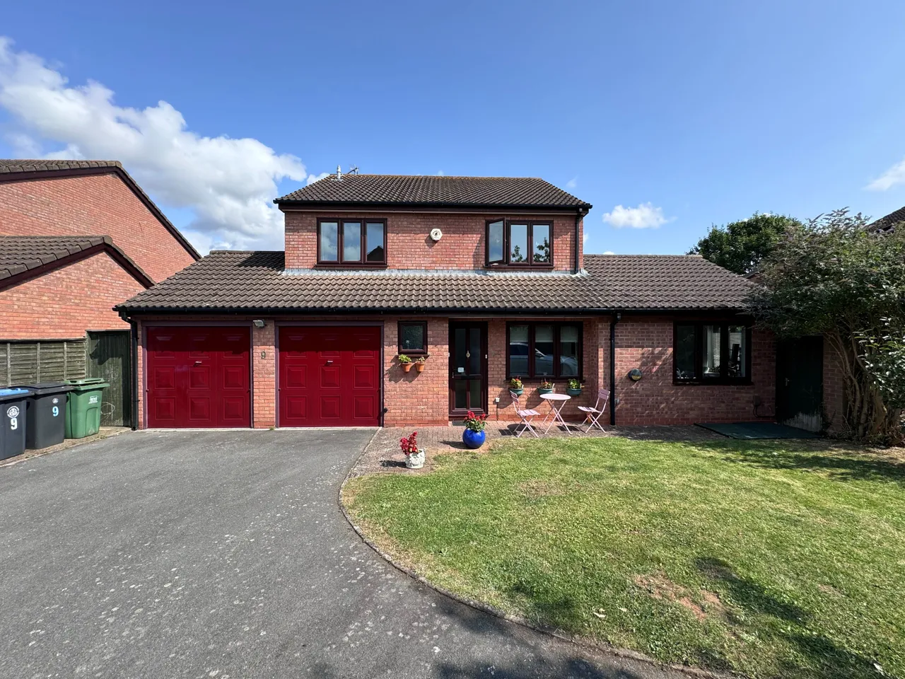 4 bed property to rent, Debden Close, CV35
