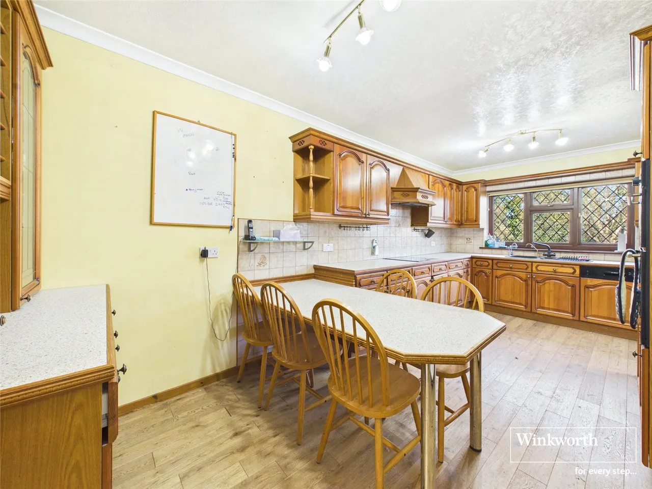 Wolmer Gardens, Edgware, HA8, photo 16