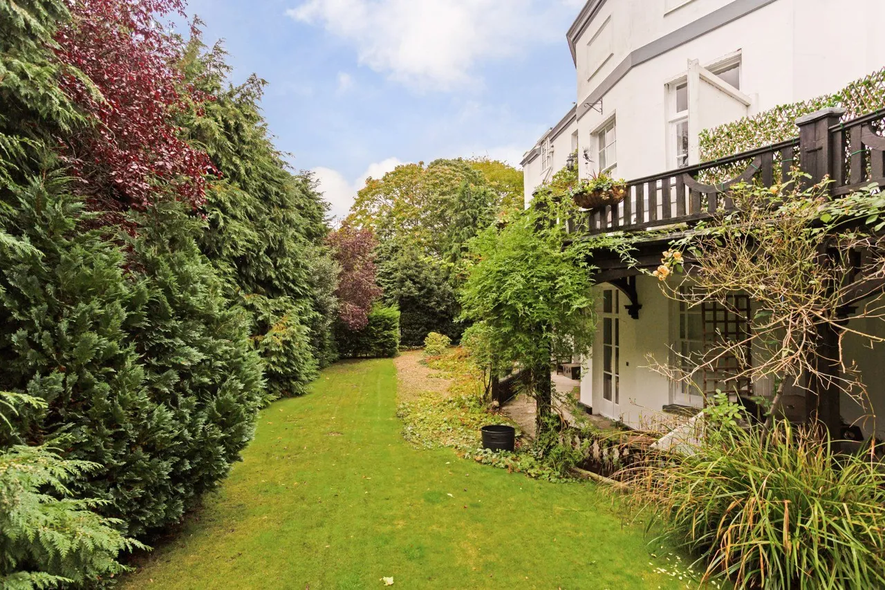 Middle Hill, Egham, TW20, photo 10