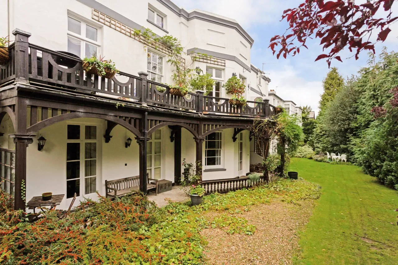 2 bed flat for sale, Middle Hill, Egham, TW20
