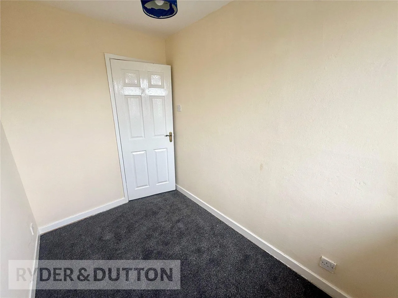 Newbreak Close, Oldham, OL4, photo 11