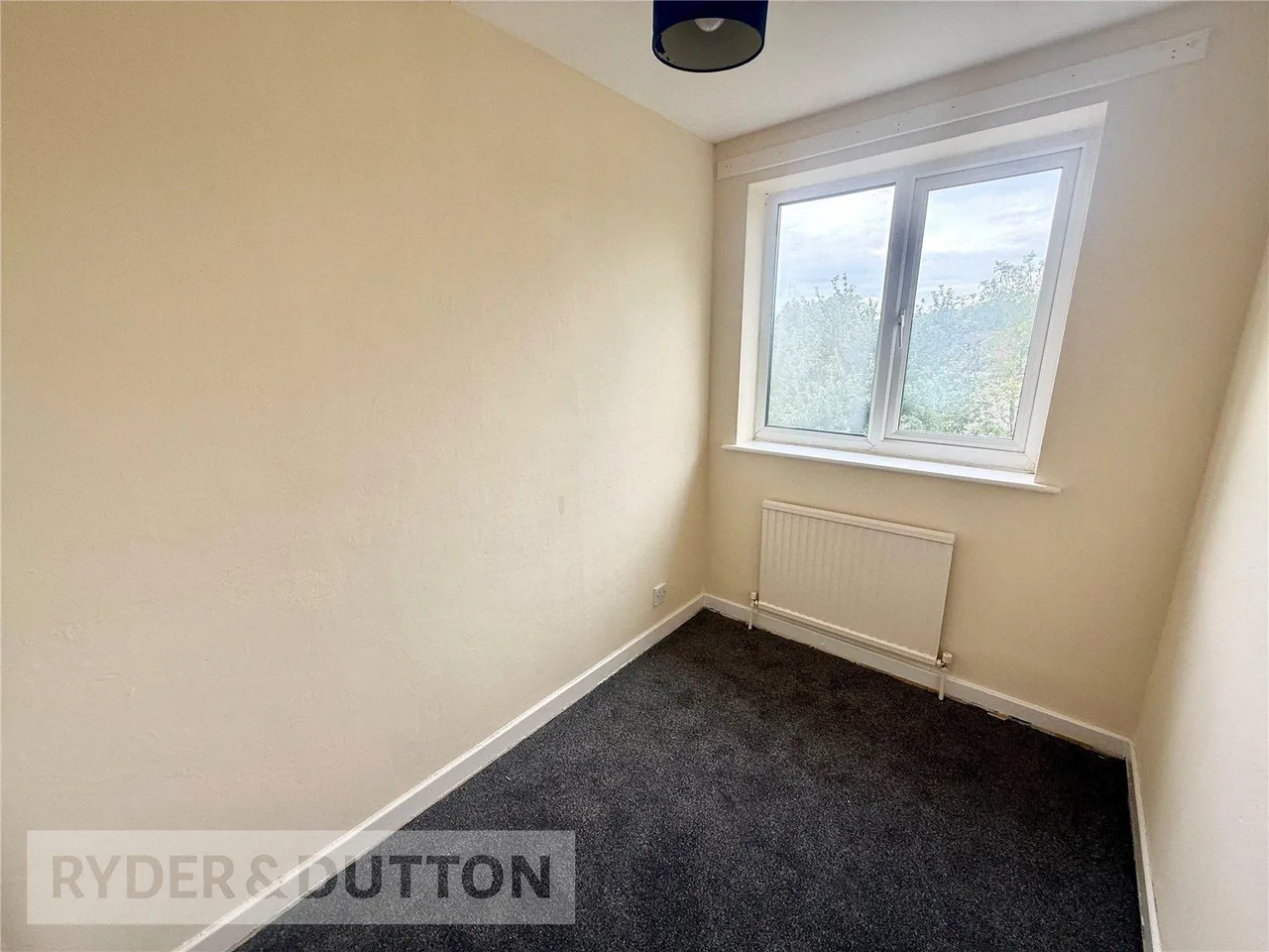 Newbreak Close, Oldham, OL4, photo 12