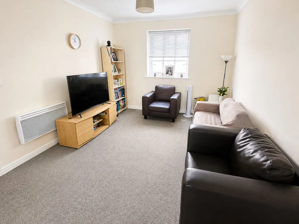 Albany Gardens, Essex, Colchester, CO2 8HQ, photo 2