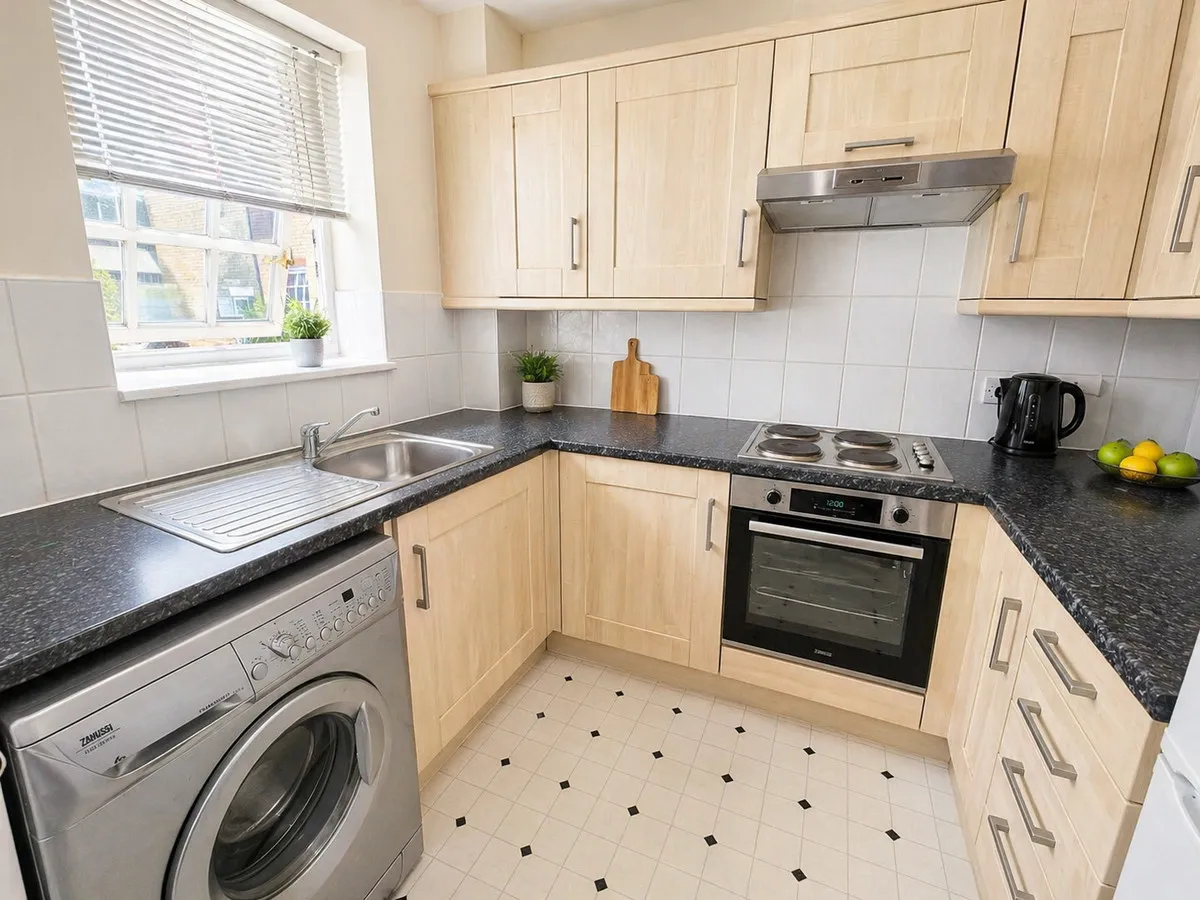 Albany Gardens, Essex, Colchester, CO2 8HQ, photo 4