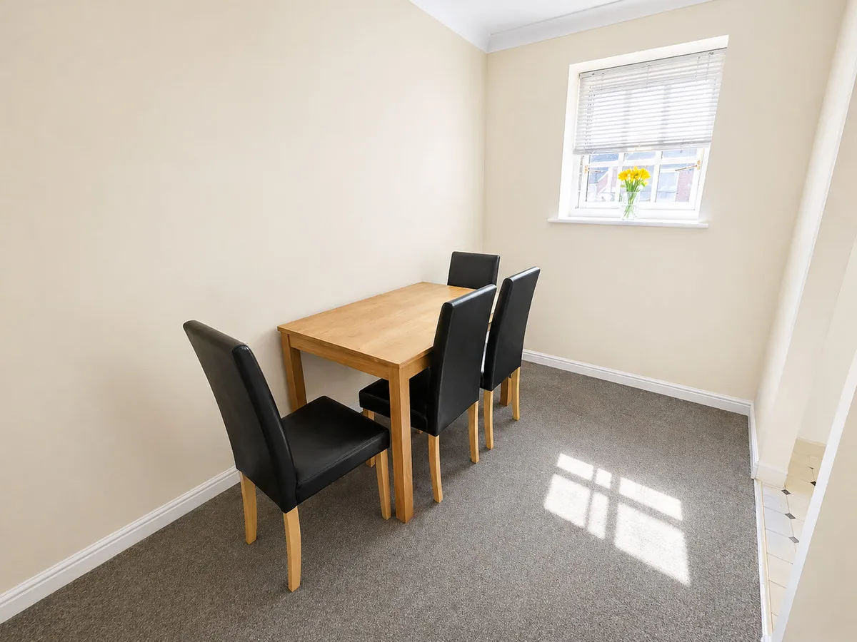 Albany Gardens, Essex, Colchester, CO2 8HQ, photo 3