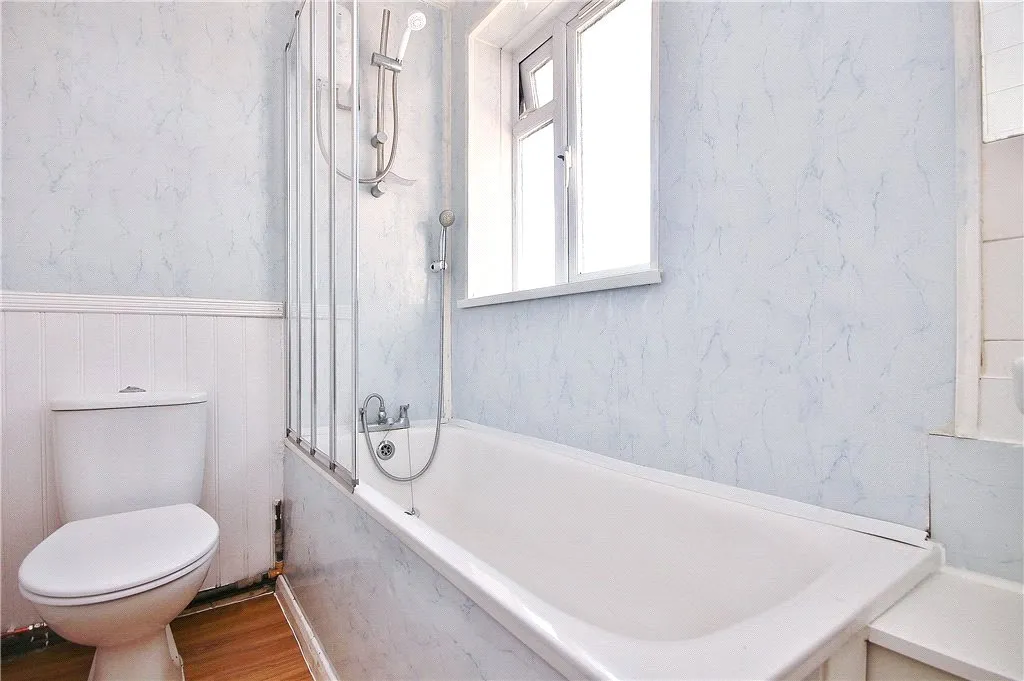 Clare Road, Staines-upon-Thames, TW19, photo 5