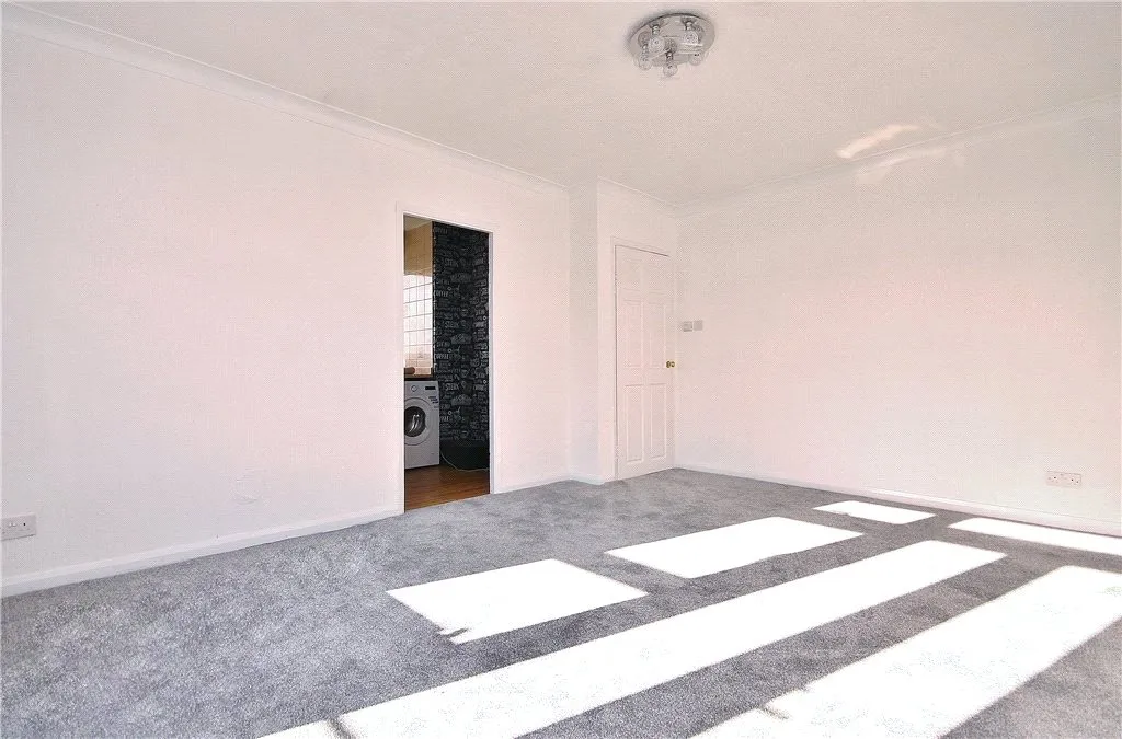 Clare Road, Staines-upon-Thames, TW19, photo 6