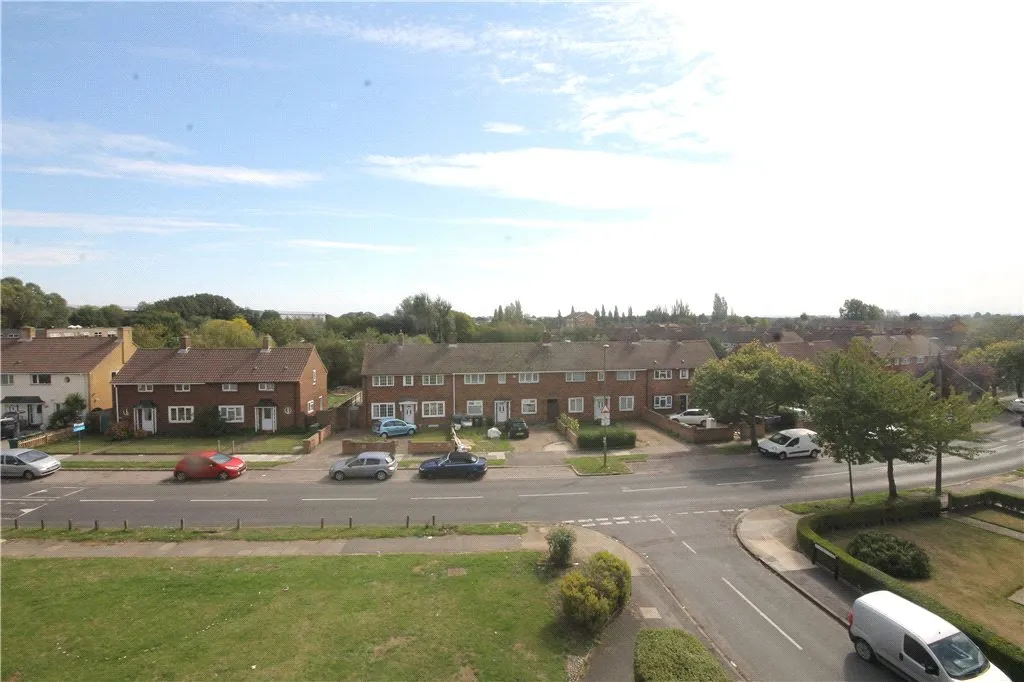 Clare Road, Staines-upon-Thames, TW19, photo 9