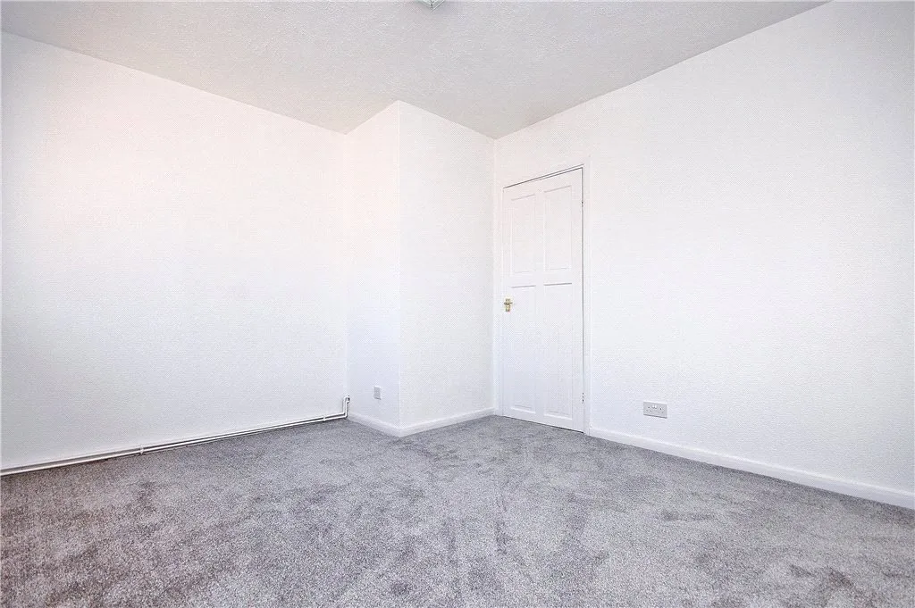 Clare Road, Staines-upon-Thames, TW19, photo 7