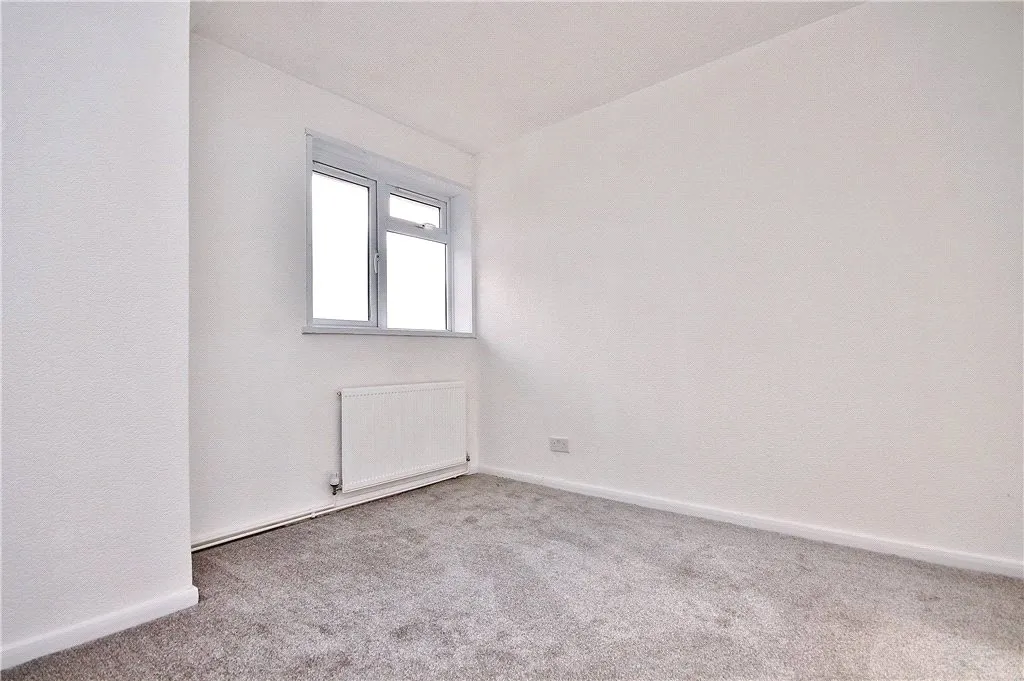 Clare Road, Staines-upon-Thames, TW19, photo 8