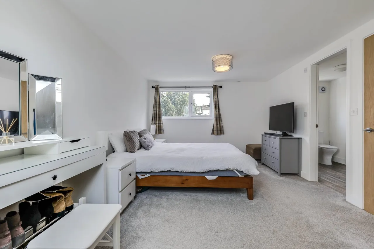 Harrogate Road, Rawdon, LS19, photo 15