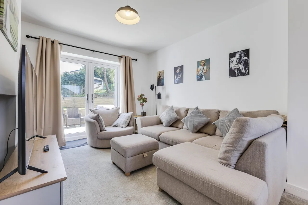 Harrogate Road, Rawdon, LS19, photo 5