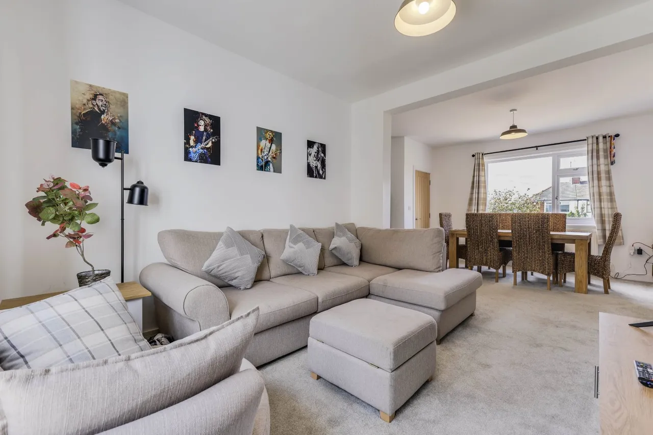 Harrogate Road, Rawdon, LS19, photo 4