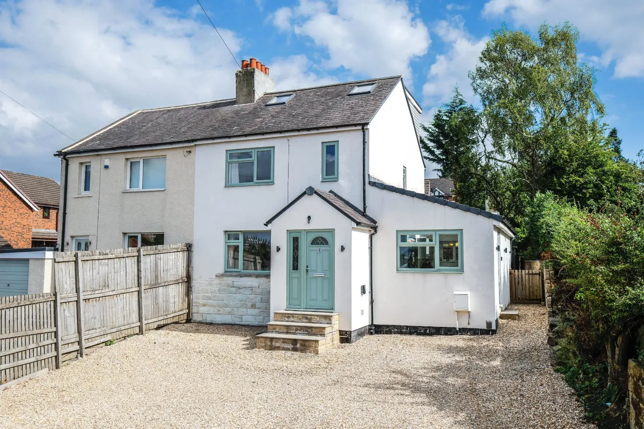 4 bed house for sale, Harrogate Road, Rawdon, LS19