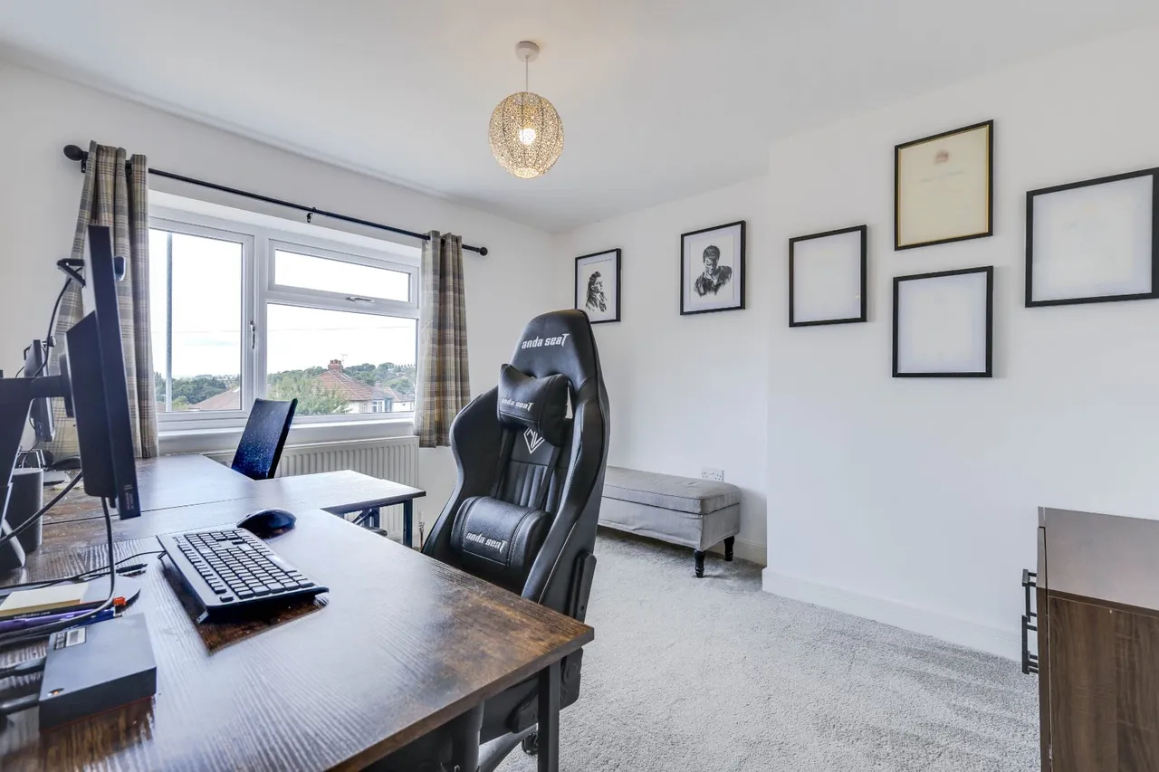 Harrogate Road, Rawdon, LS19, photo 9