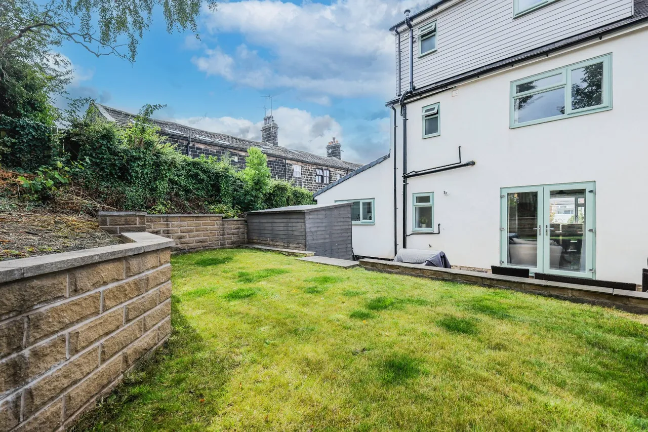 Harrogate Road, Rawdon, LS19, photo 18