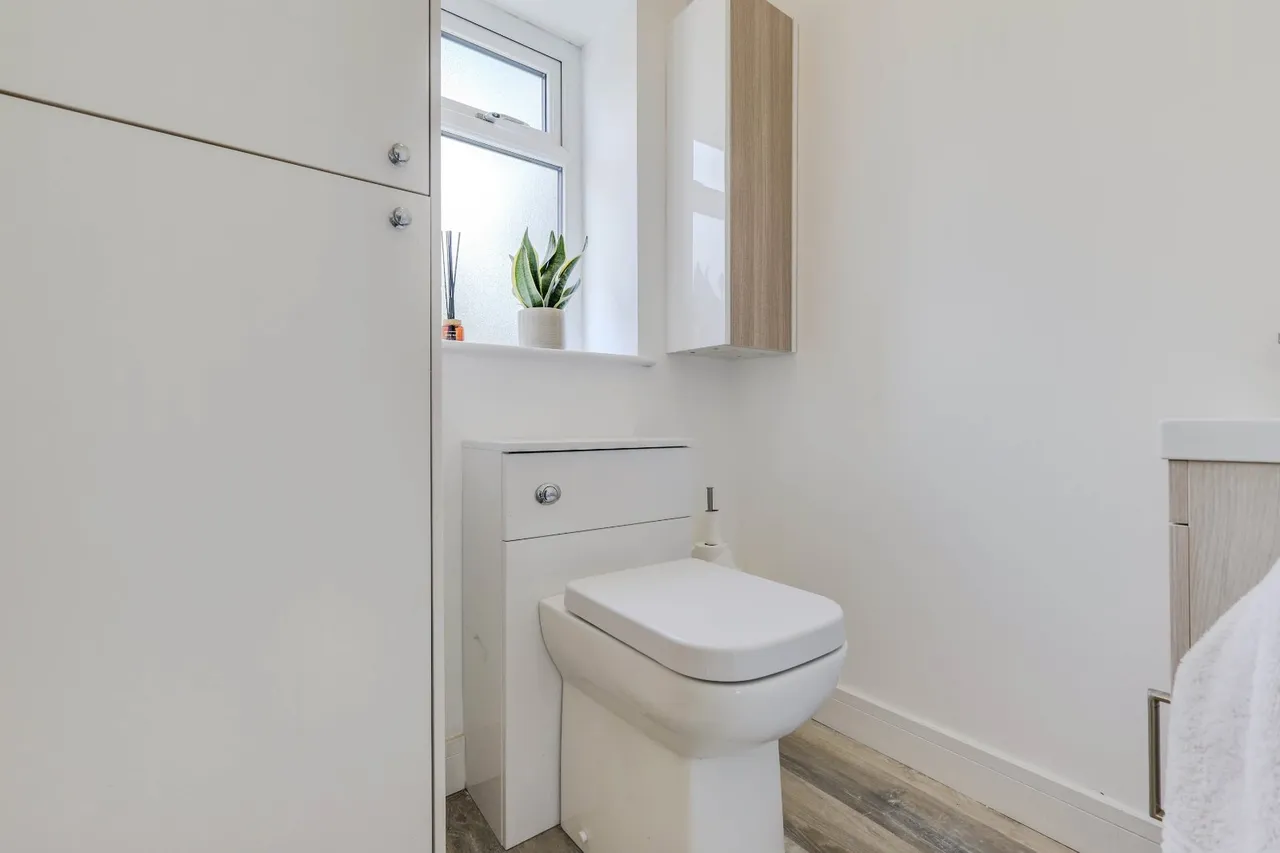 Harrogate Road, Rawdon, LS19, photo 7