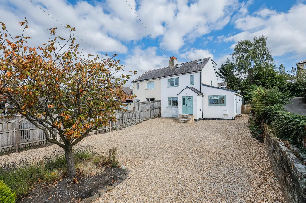 Harrogate Road, Rawdon, LS19, photo 19