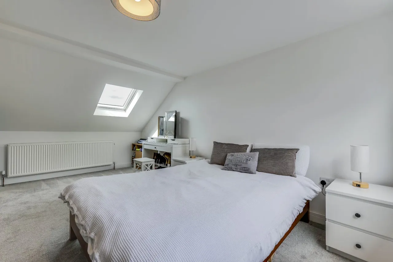 Harrogate Road, Rawdon, LS19, photo 14