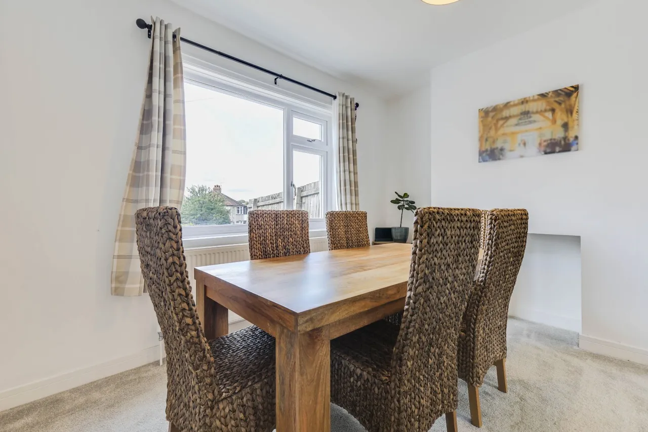 Harrogate Road, Rawdon, LS19, photo 6