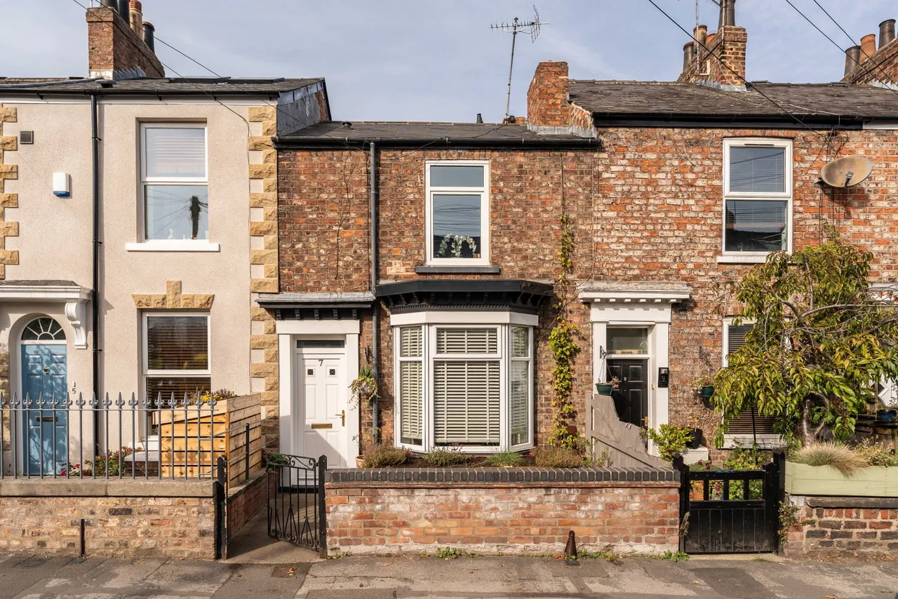 2 bed house for sale, Brownlow Street, York, YO31