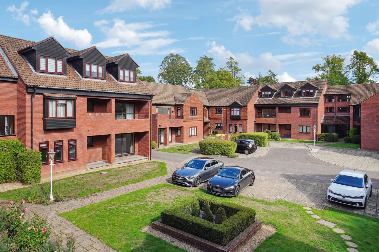 Snells Wood Court, Little Chalfont, HP7, photo 10