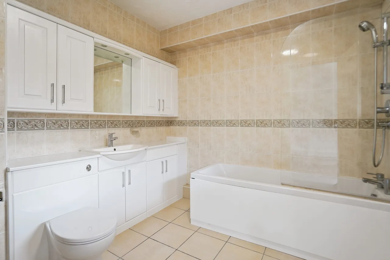 Snells Wood Court, Little Chalfont, HP7, photo 9