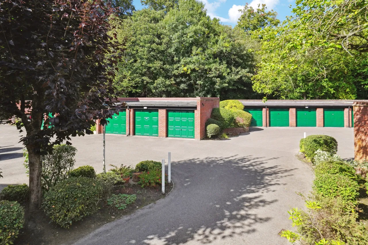 Snells Wood Court, Little Chalfont, HP7, photo 11