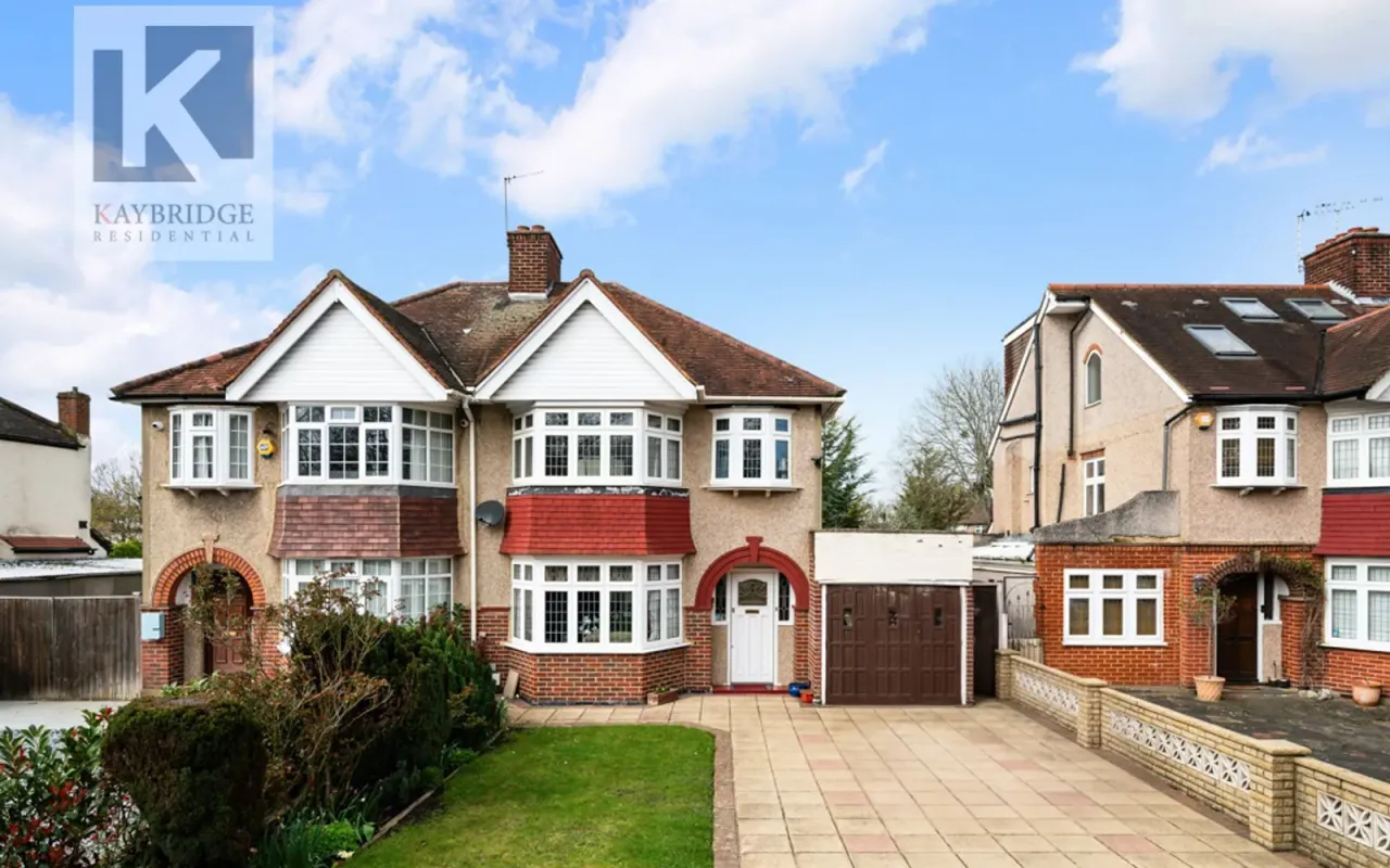 3 bed house for sale — London Road, Ewell, KT17