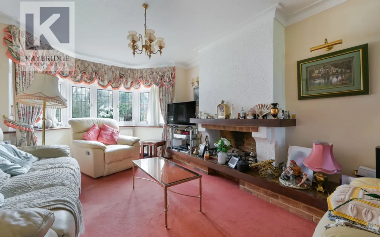 London Road, Ewell, KT17, photo 2