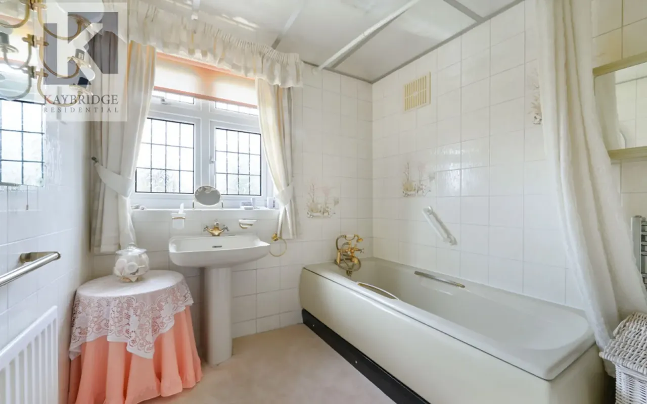 London Road, Ewell, KT17, photo 11