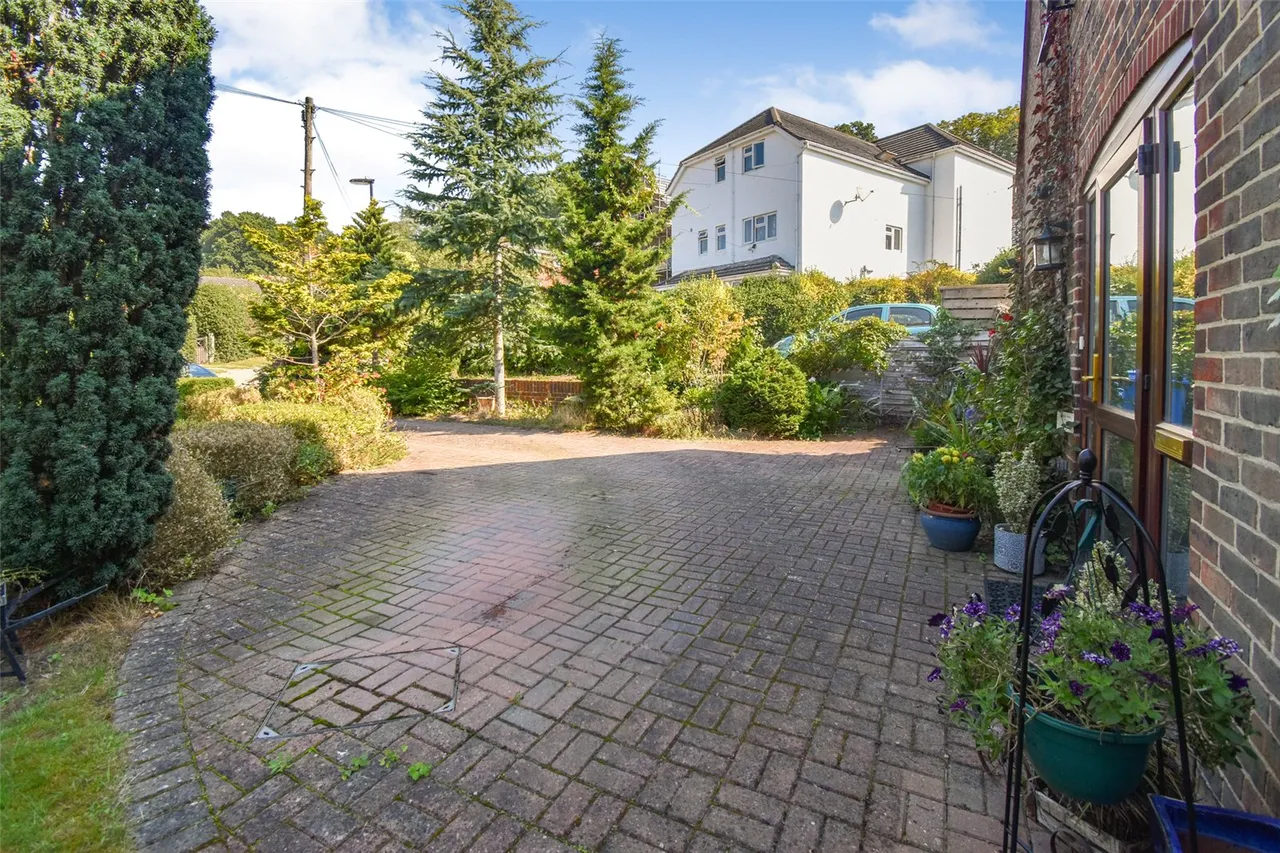 York Crescent, Aldershot, Hampshire, GU11 3JN, photo 8