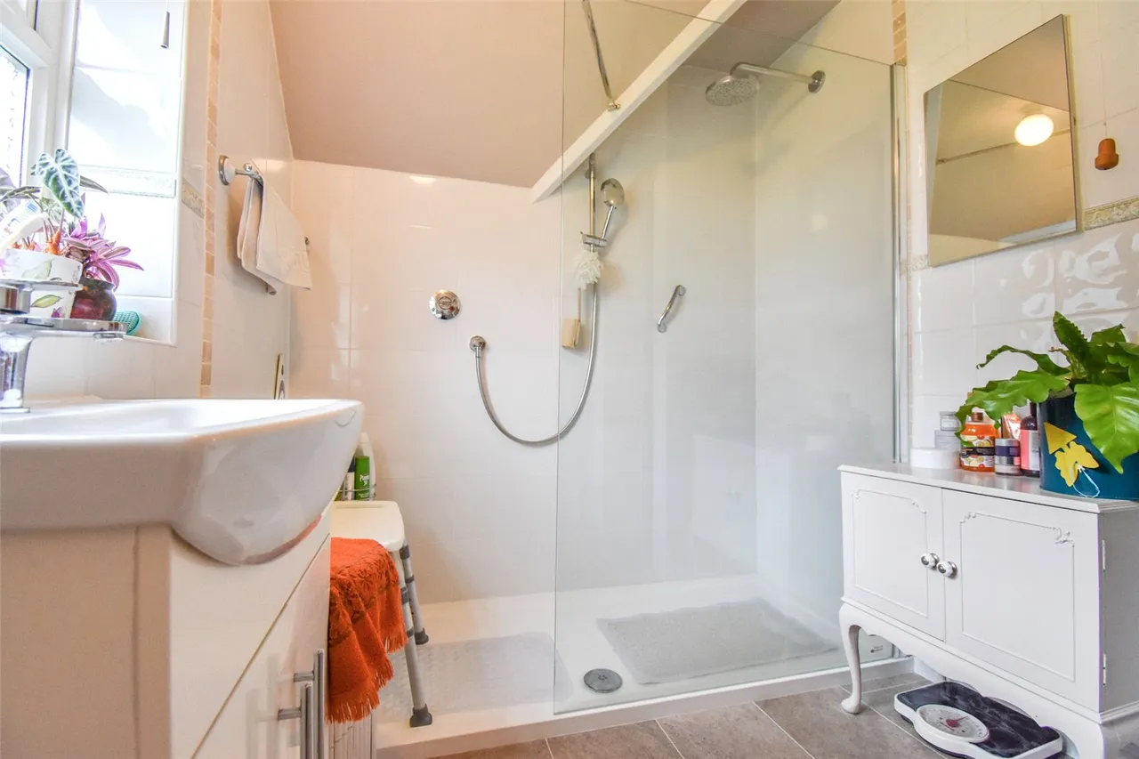 York Crescent, Aldershot, Hampshire, GU11 3JN, photo 16