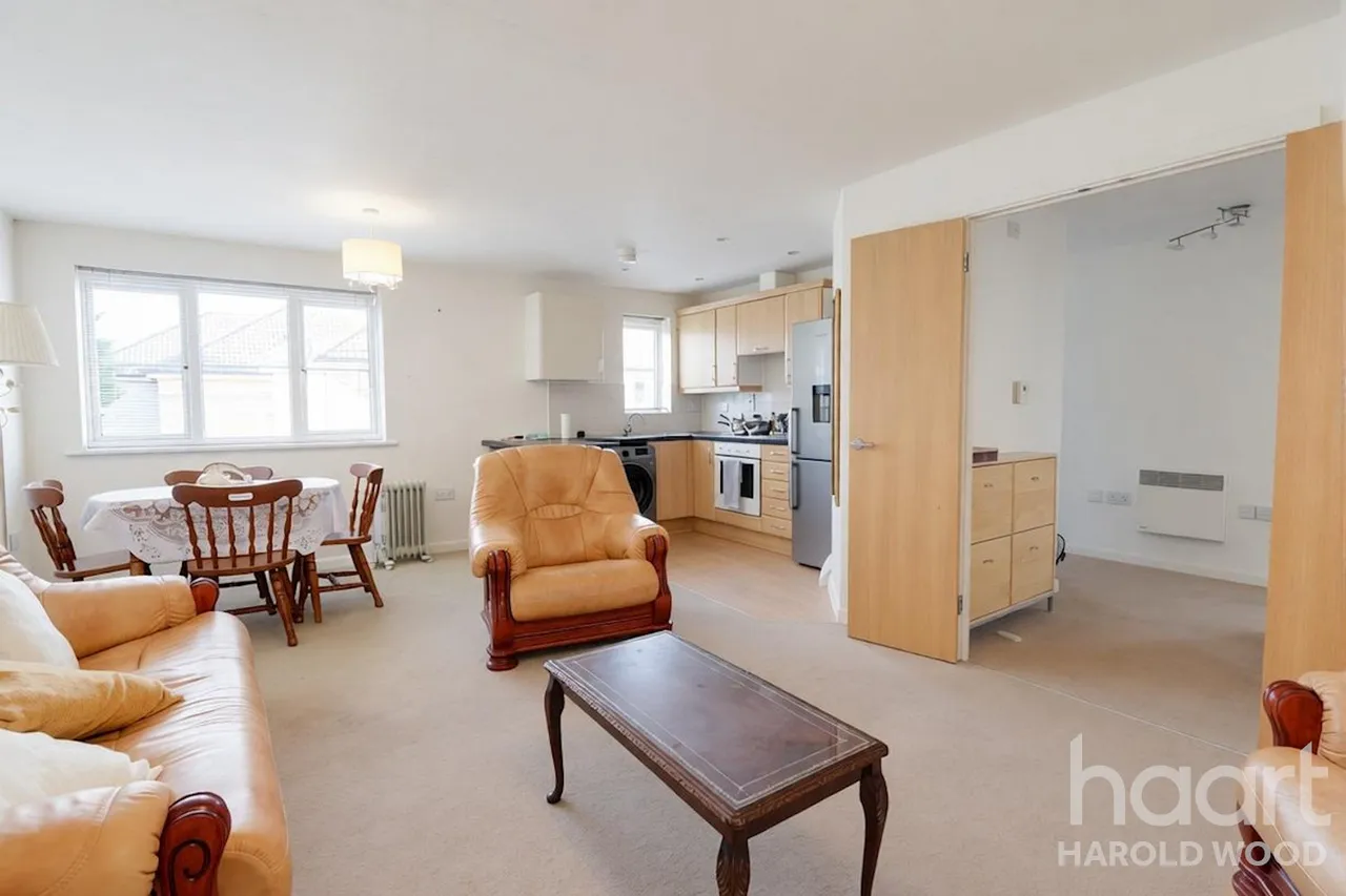 Church Road, Harold Wood, RM3, photo 7