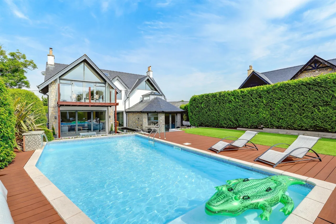 4 bed house for sale, Brook Farm Llantwit Major, CF61