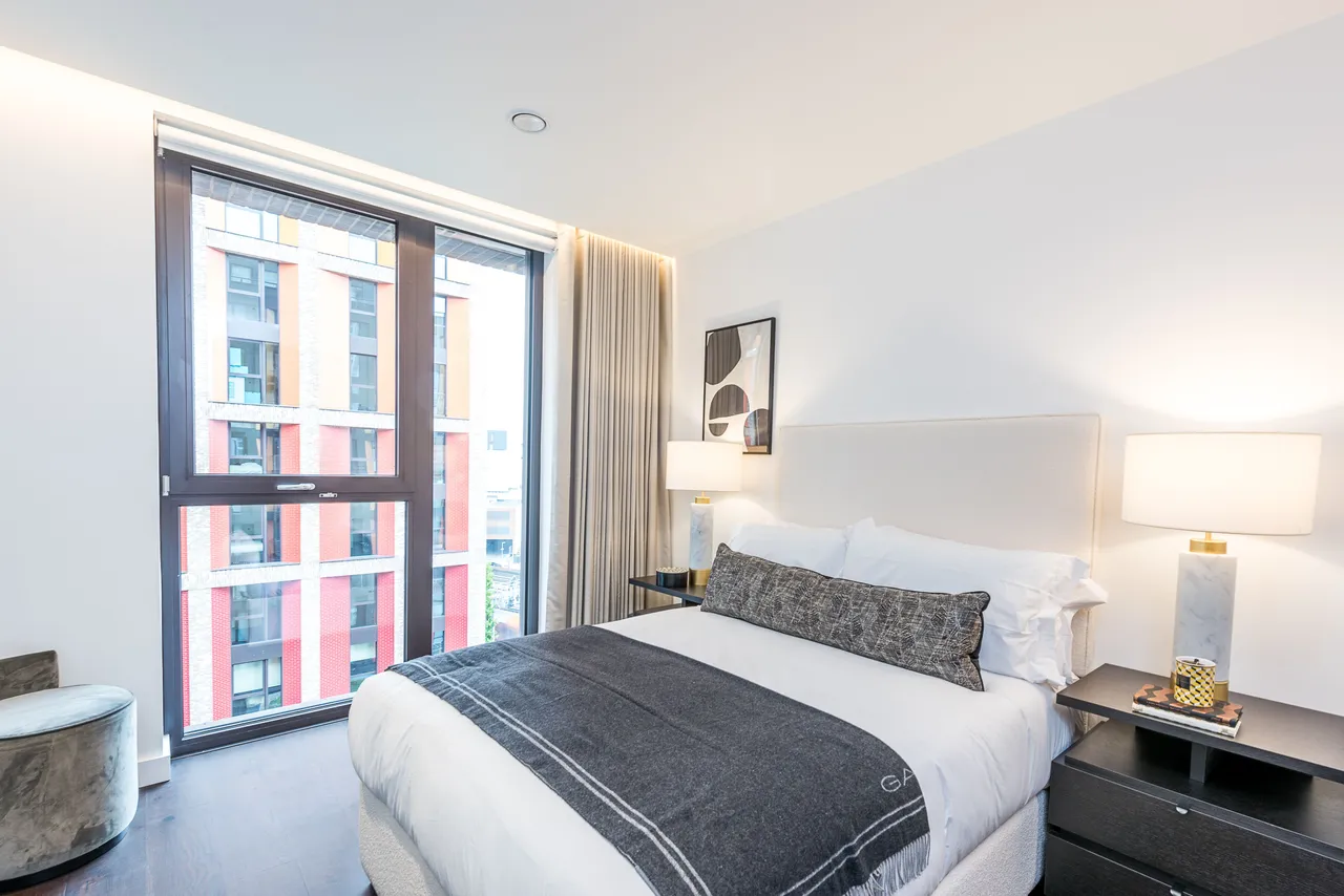 32 Thornes House, Charles Clowes Walk, The Residence, 40-42 Ponton Road, London, photo 6