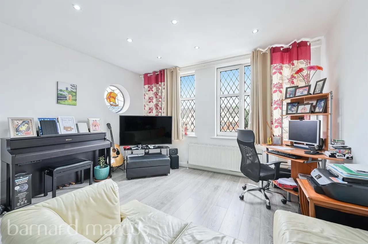 3 bed flat for sale — Kingston Road, Epsom