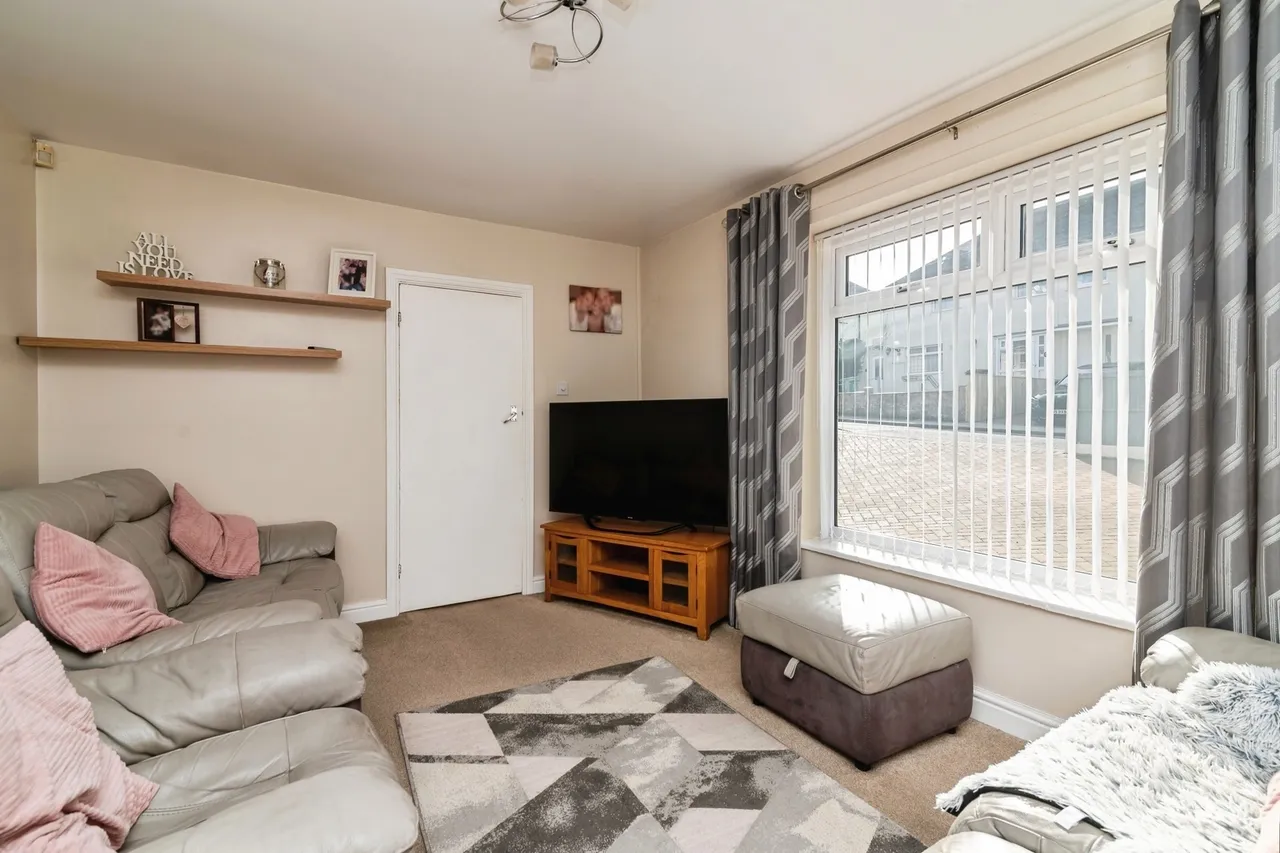 Shelley Avenue, Clifton, Nottingham, NG11, photo 7