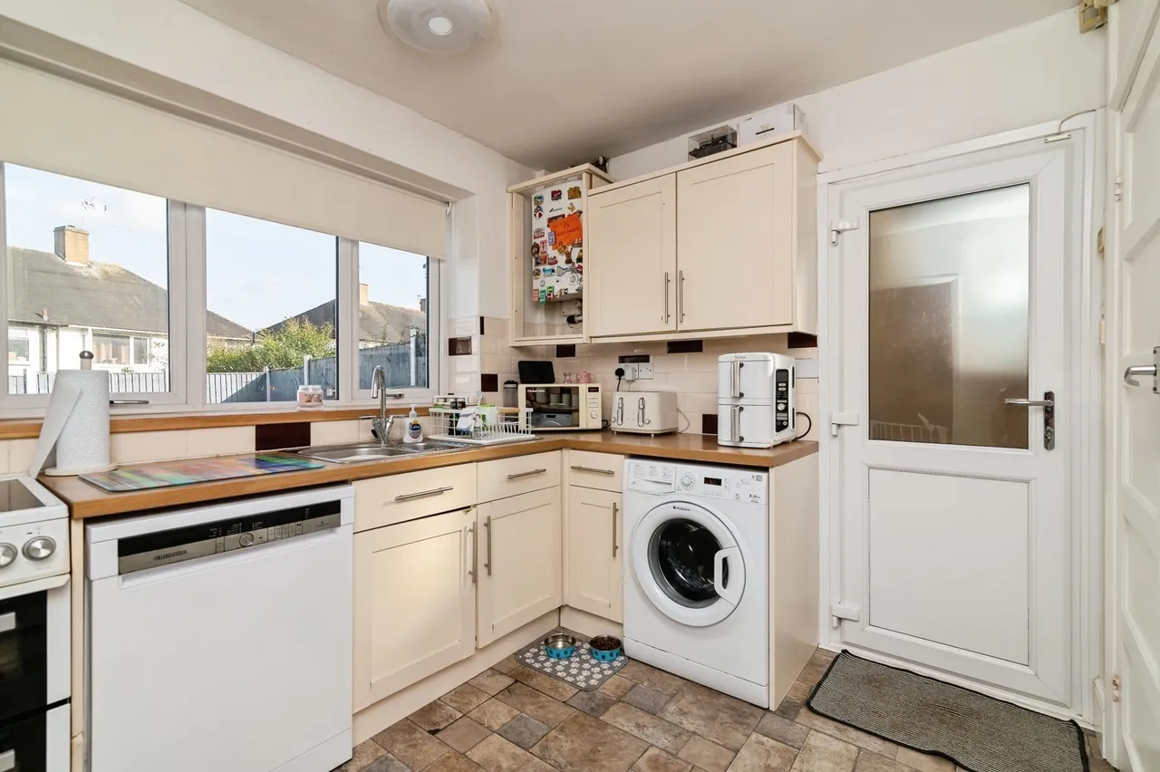 Shelley Avenue, Clifton, Nottingham, NG11, photo 2