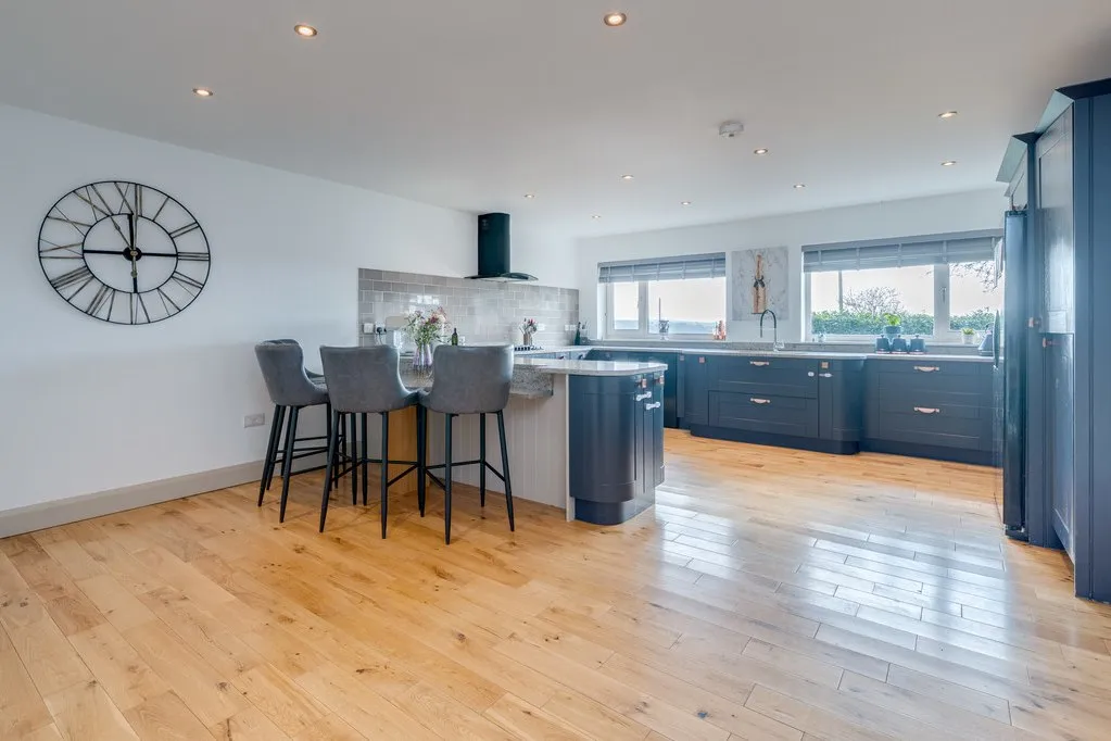 Upper Batley Low Lane, Batley, WF17, photo 9