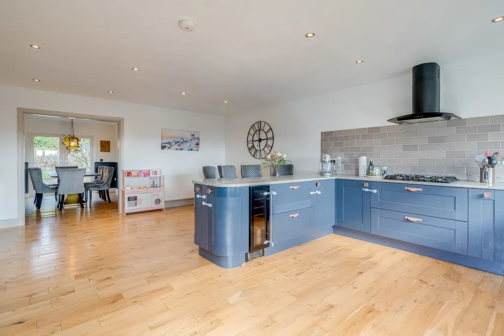 Upper Batley Low Lane, Batley, WF17, photo 8