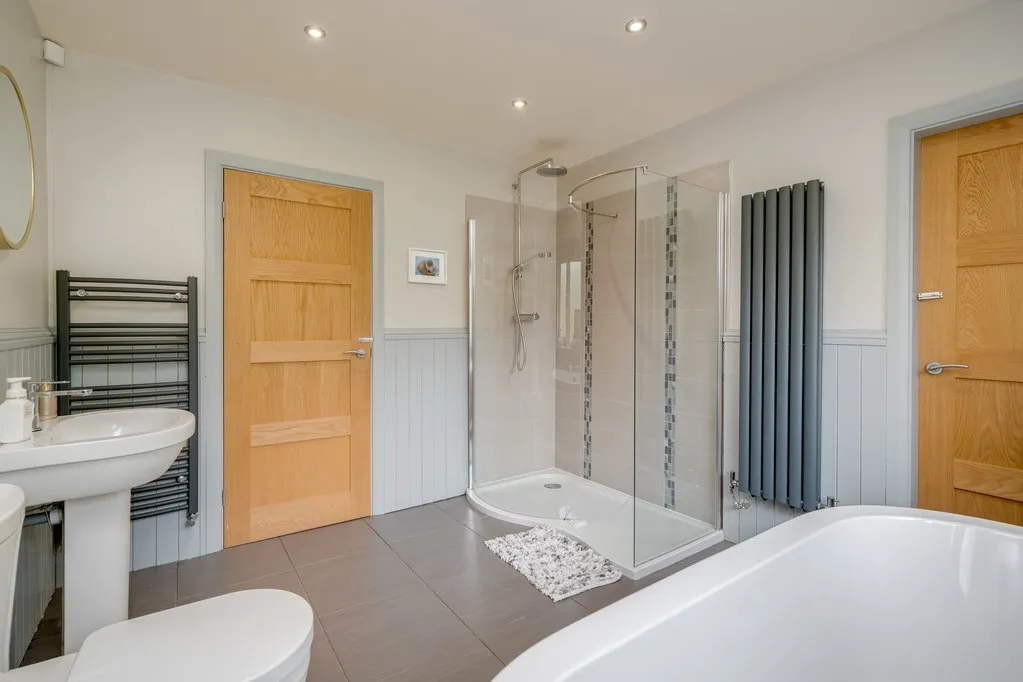 Upper Batley Low Lane, Batley, WF17, photo 13