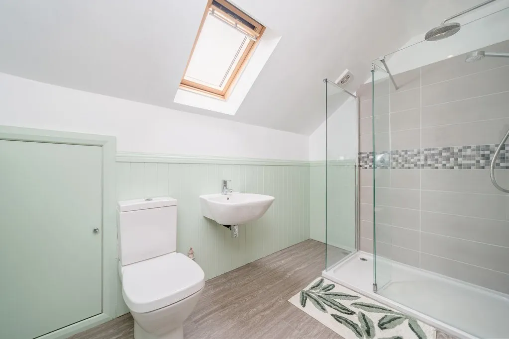 Upper Batley Low Lane, Batley, WF17, photo 20
