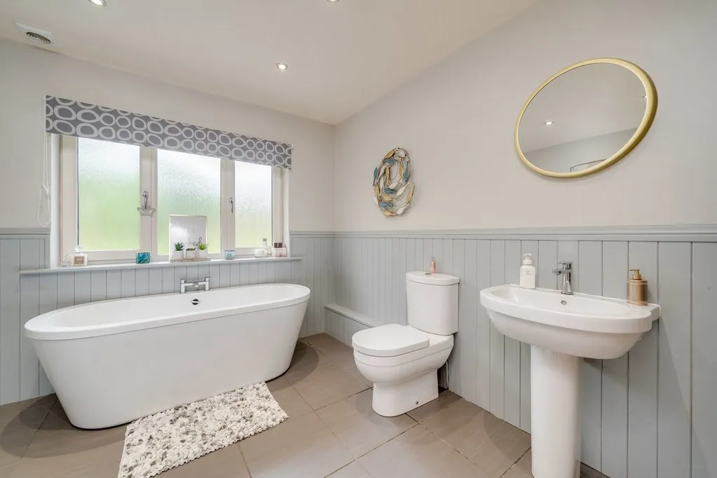Upper Batley Low Lane, Batley, WF17, photo 14