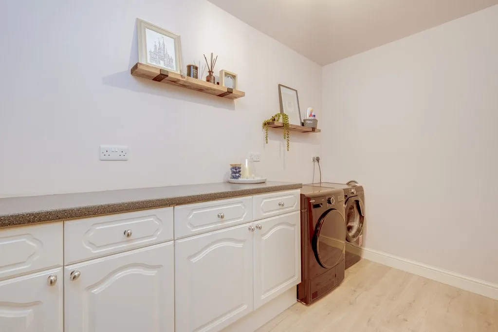 Upper Batley Low Lane, Batley, WF17, photo 25