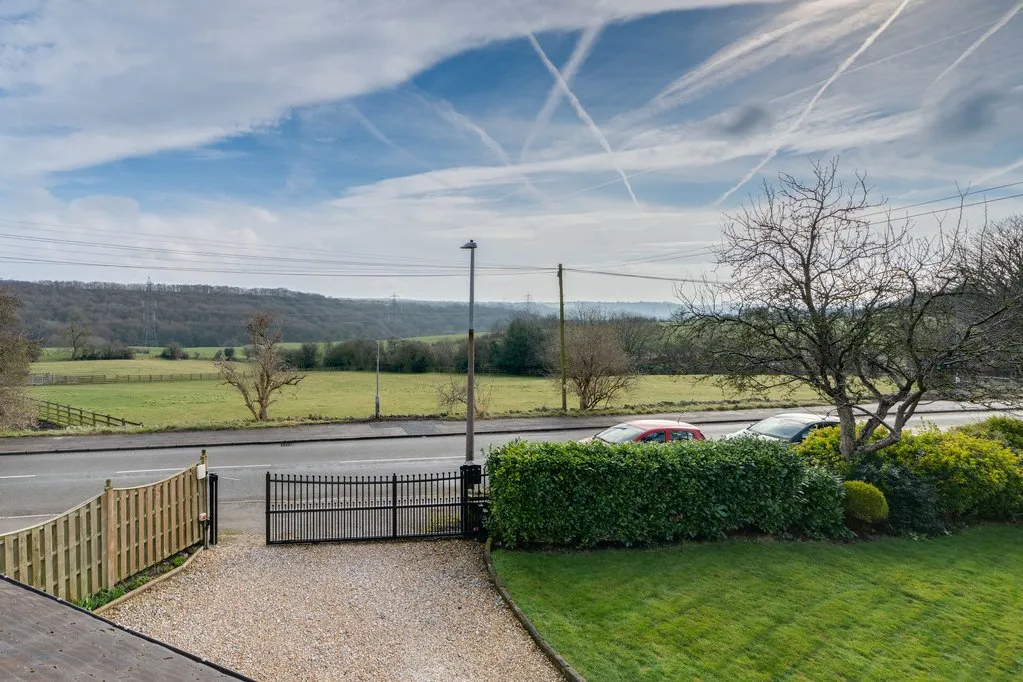 Upper Batley Low Lane, Batley, WF17, photo 4