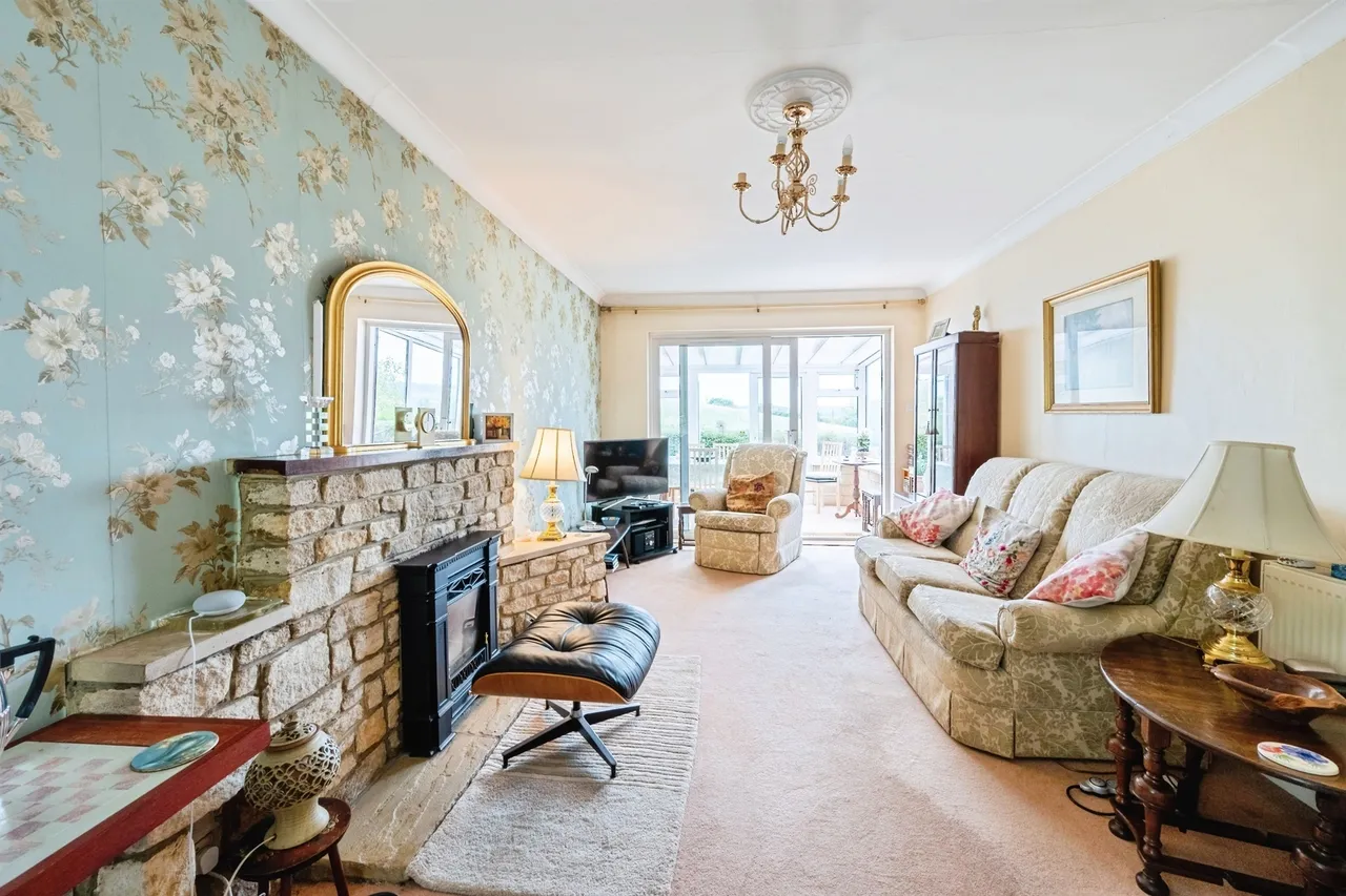 Henley Lane, Box, SN13, photo 3