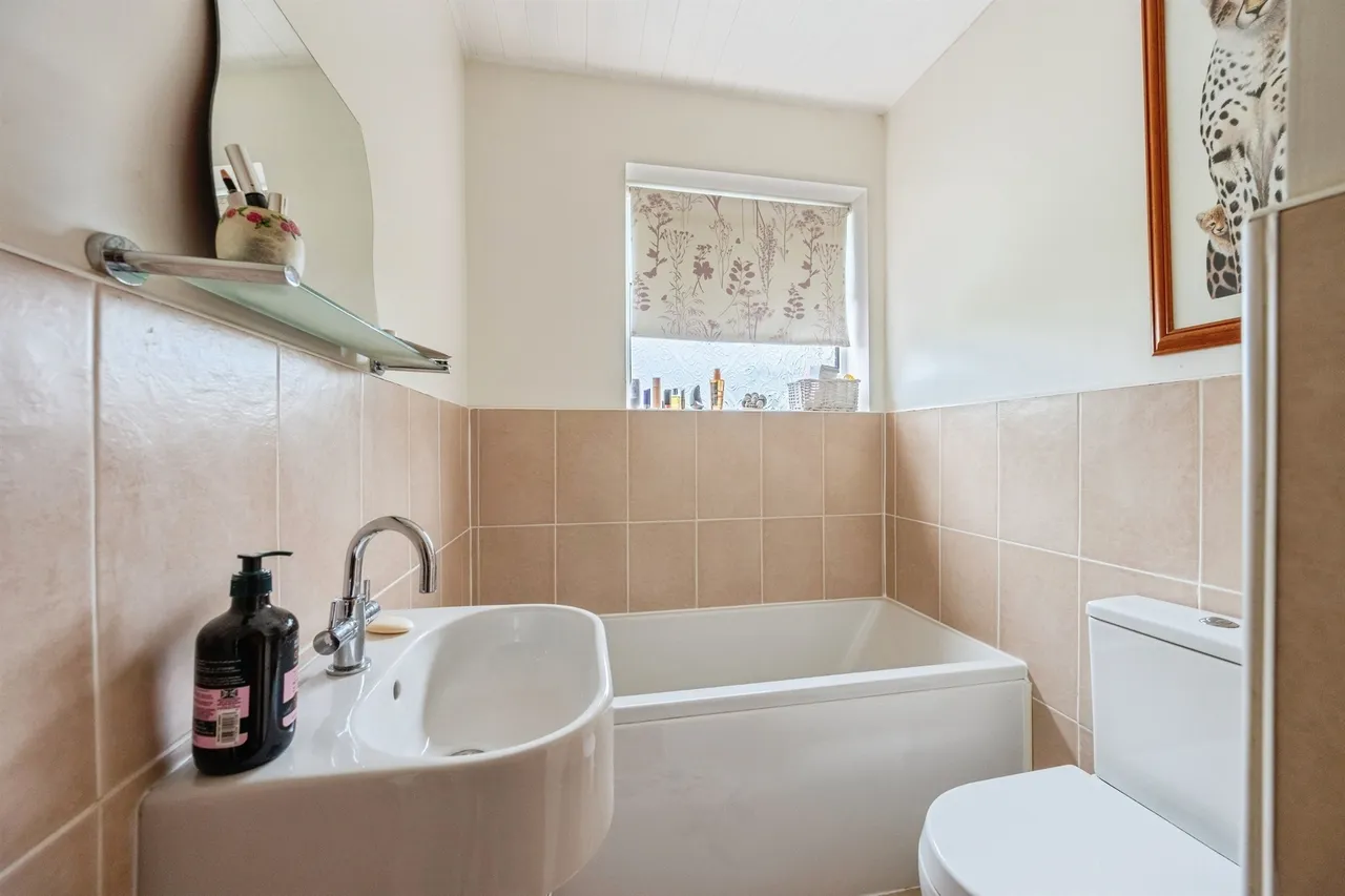 Henley Lane, Box, SN13, photo 9
