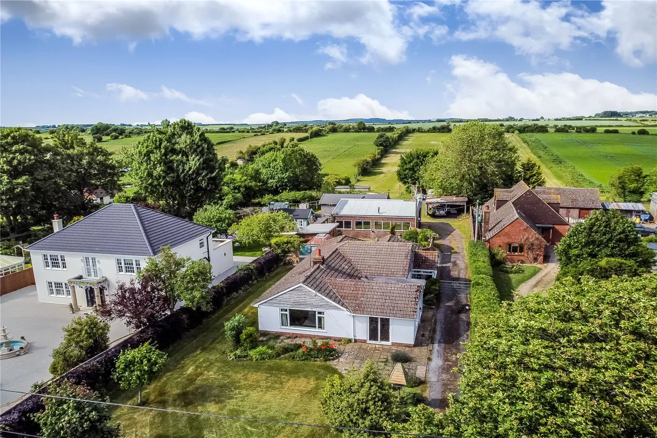 4 bed house for sale — East Gomeldon Equestrian/Commercial, 157 East Gomeldon Road, Salisbury, SP4 6NB