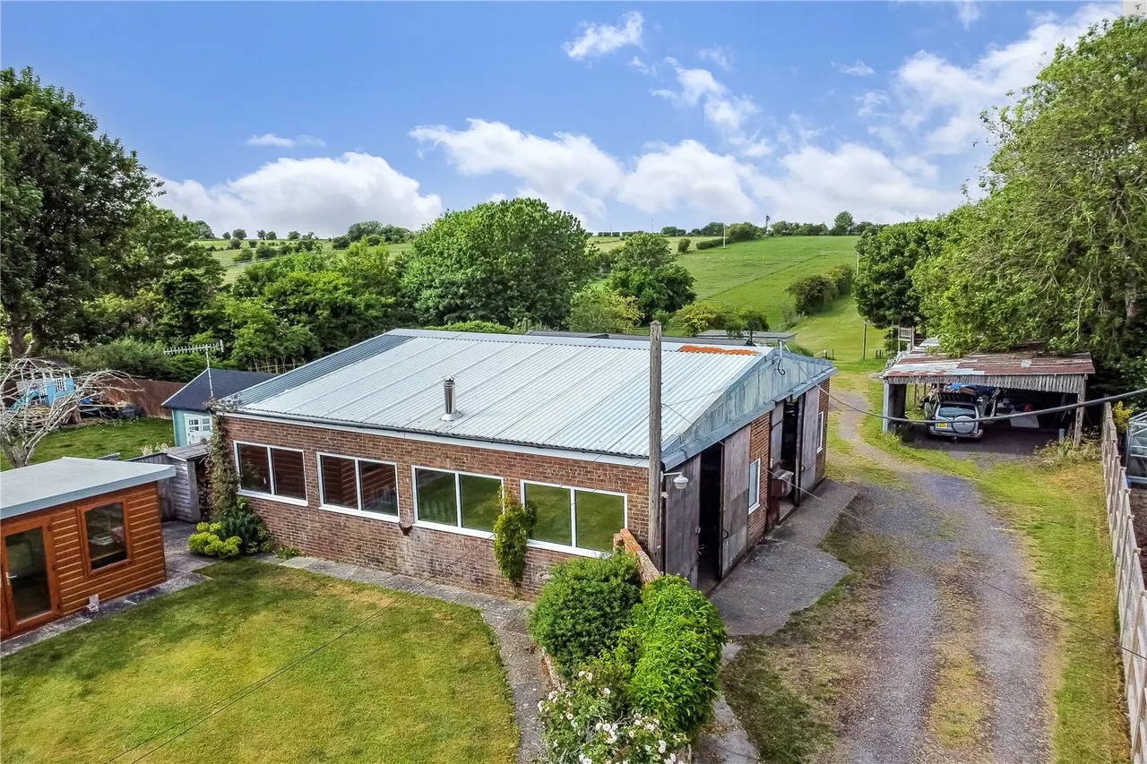 East Gomeldon Equestrian/Commercial, 157 East Gomeldon Road, Salisbury, SP4 6NB, photo 7